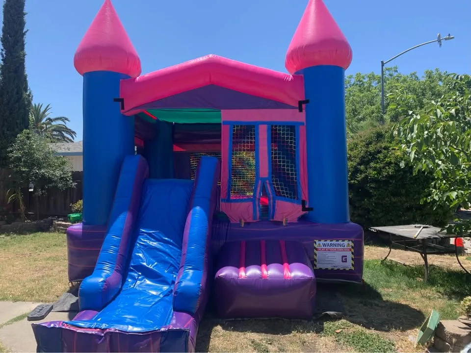 Castillo brincolín rosa de princesas con resbaladilla