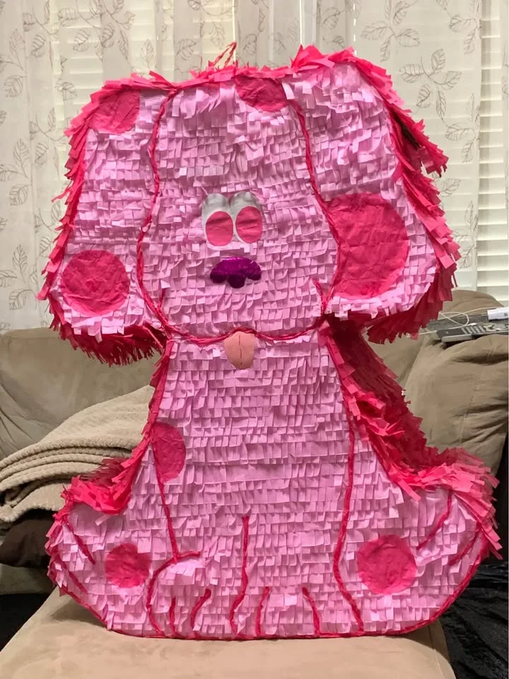 Piñata artesanal de perrita rosa